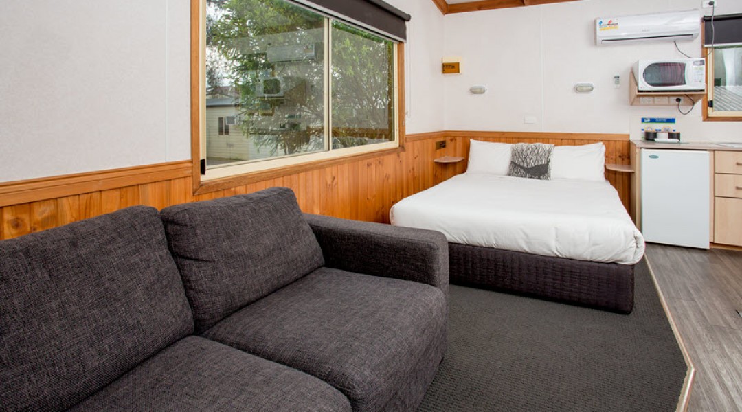 BIG4 Melbourne Accommodation One Bedroom Cabin 4 berth 900px 04