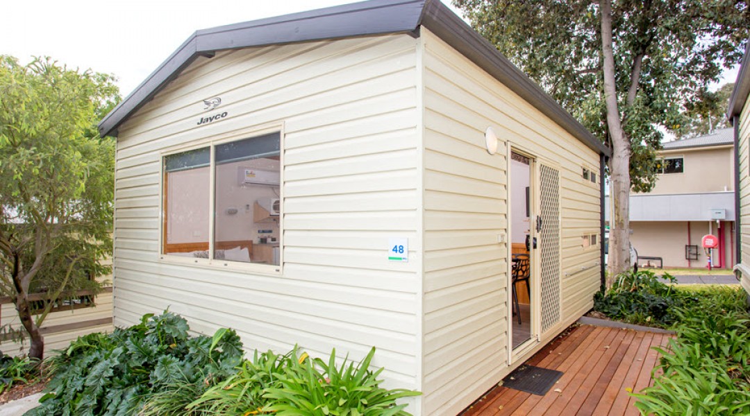 BIG4 Melbourne Accommodation One Bedroom Cabin 4 berth 900px 00