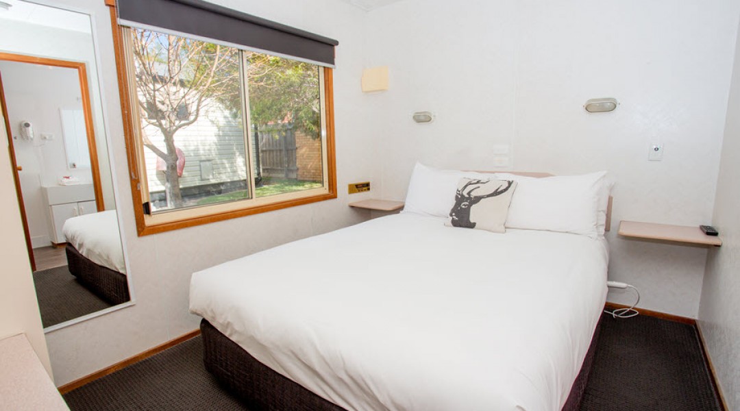 BIG4 Melbourne Accommodation One Bedroom Deluxe Cottage 2 berth 900px 07