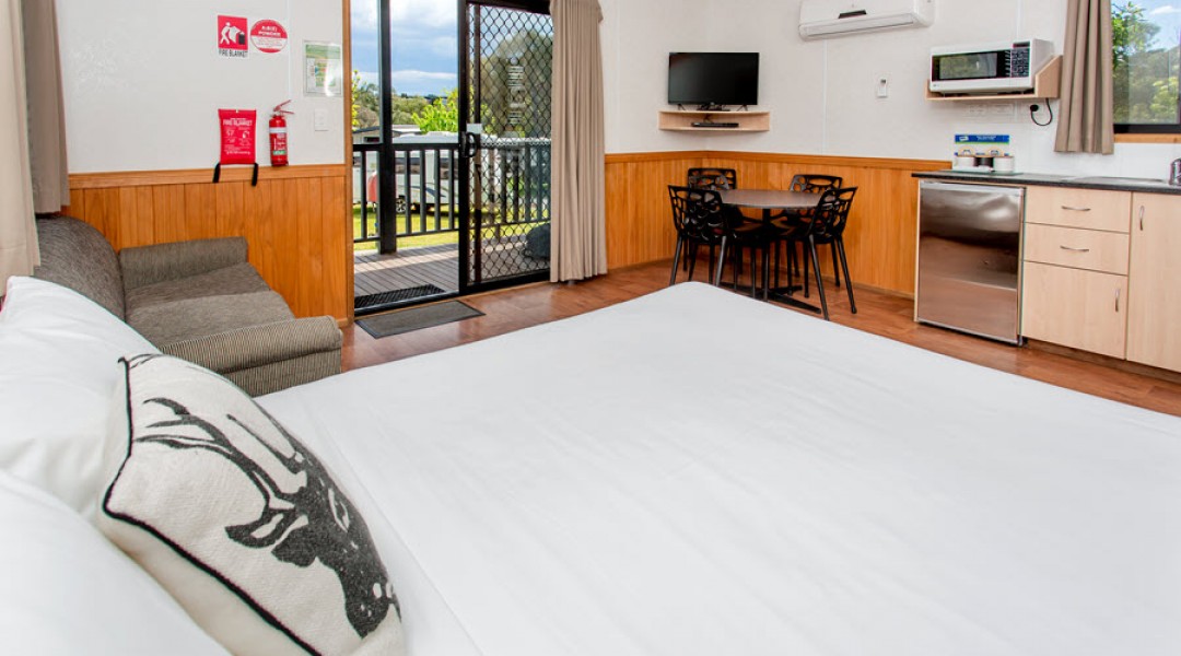BIG4 Melbourne Accommodation One Bedroom Superior Cabin 5 berth 900px 12