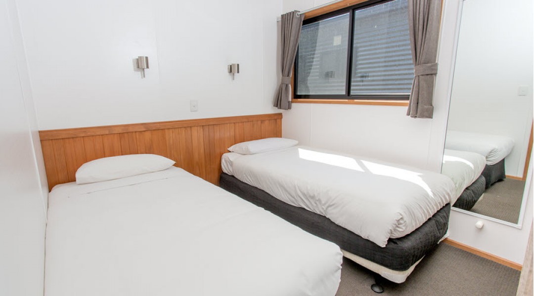 BIG4 Melbourne Accommodation Three Bedroom Deluxe Villa 8 berth 900px 12